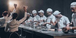 «Η κουζίνα» του Arnold Wesker στο θέατρο Αποθήκη