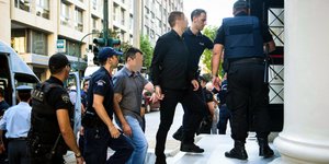 Οι κατηγορούμενοι για τον θάνατο του άτυχου φοιτητή στον Λαγανά προσέρχονται στο δικαστήριο-Φωτογραφία: Eurokinissi/Ανδρέας Αλεξόπουλος