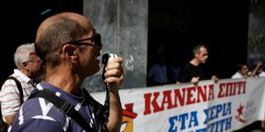 Διμαρτυρία για τον πλειστηριασμό /Φωτογραφία: Εurokinissi