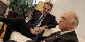 Ο Κυριάκος Μητσοτάκης με τον Βασίλη Λεβέντη / Φωτογραφία: EUROKINISSI/ΓΙΩΡΓΟΣ ΚΟΝΤΑΡΙΝΗΣ