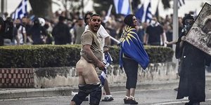 Στιγμιότυπο από τη διαδήλωση για τη Μακεδονία (Φωτογραφία: Instagram @aris.messinis)