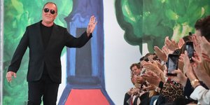 Ο Michael Kors είναι ένας από τους δισεκατομμυριούχος στον κόσμο της μόδας. Φωτογραφία: AP