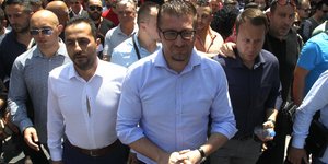 Ο Χρίστιαν Μιτσκόσκι (στο κέντρο)/ Φωτογραφία: AP- Boris Grdanoski