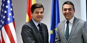 O ΑΜερικανός υφυπουργός Εξωτερικών Γουές Μίτσελ και ο υπ ΕΞ των Σκοπίων