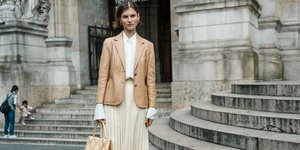 Street style star ποζάρει στην Εβδομάδα Μόδας -Φωτογραφία: Shutterstock