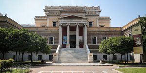 Οι δύο γυναίκες είχαν συλληφθεί στο κτίριο της Παλιάς Βουλής/ Φωτογραφία: EUROKINISSI- ΒΑΣΙΛΗΣ ΡΕΜΠΑΠΗΣ