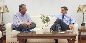Τετ α τετ Μητσοτάκη- Σαμαρά στη Βουλή