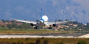 Η Ελλάδα ήταν ο δημοφιλέστερος τουριστικός προορισμός με αεροπλάνο/ Φωτογραφία Shutterstock