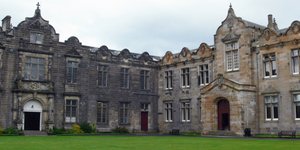 Πολυτελή ζωή θα κάνει η Ινδή στη διάρκεια των σπουδών της στο Πανεπιστήμιο St. Andrews. Φωτογραφία:Wikipedia