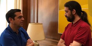 Ο πρωθυπουργός Αλέξης Τσίπρας με τον Βαγγέλη Παπαμιχαήλ (Φωτογραφία: Twitter)