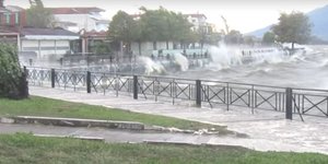 Πελώρια κύματα στην λίμνη Ιωαννίνων