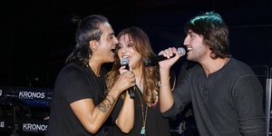 Η Καίτη Γαρμπή και ο Διονύσης Σχοινάς με τον γιο τους /Φωτογραφία: NDP Photo Agency