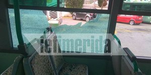 Σπασμένο τζάμι λεωφορείου