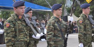Ποιοι πάνε φαντάροι