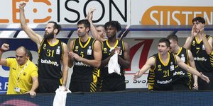 Επίθεση δέχθηκε η αποστολή της ΑΕΚ /Φωτογραφία: Εurokinissi