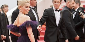 Με Dior η Εμίλια Κλαρκ για το κόκκινο χαλί στις Κάννες 