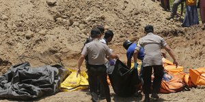 Ωρες αγωνίας στην Ινδονησία