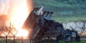 Εκτόξευση αμερικανικού πυραύλου ATACMS στη διάρκεια γυμνασίων στη Ν. Κορέα (Φωτογραφία: (South Korea Defense Ministry via AP)