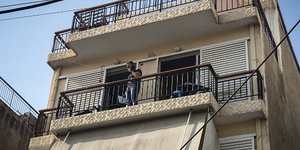 Προφυλακιστέος ο αστυνομικός που βρέθηκε δεμένος στη Νίκαια (Φωτογραφία: EUROKINISSI/ΣΤΕΛΙΟΣ ΜΙΣΙΝΑΣ)