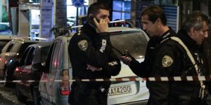 Αστυνομικοί έξω από το ΑΤ Ομονοίας / Φωτογραφία: EUROKINISSI/ΓΙΑΝΝΗΣ ΠΑΝΑΓΟΠΟΥΛΟΣ