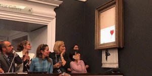 Το έργο αυτοκαταστράφηκε αμέσως μετά την πώλησή του. Φωτογραφία: Instagram 