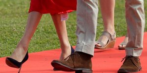 Η Μέγκαν Μαρκλ ξέχασε να βγάλει την ετικέτα από τα ρούχα της/ Φωτογραφία: AP