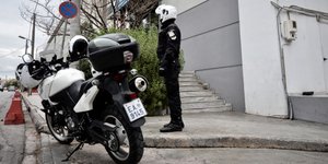 Αστυνομικός εν ώρα καθήκοντος/ Φωτογραφία: Eurokinissi