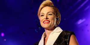 Η Ελεωνόρα Ζουγανέλη μάς προσκαλεί στο Hotel Ερμού