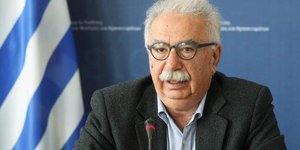 Θύελλα από την απόφαση Γαβρόγλου να κοπούν μαθηματικά