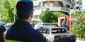 Αυτοκίνητο πήρε φωτιά εν κινήσει/Φωτογραφία: Eurokinissi