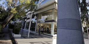 Αφίσες τέλος στη Γλυφάδα