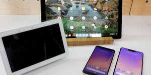 Η Google παρουσίασε τα νέα «έξυπνα» προϊόντα/Φωτογραφία: AP