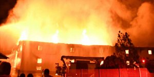 Από τη μεγάλη φωτιά στην καπναποθήκη/Φωτογραφία: ΑΠΕ-ΜΠΕ