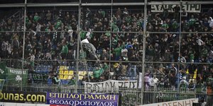 Ο κόσμος του ΠΑΟ περιμένει τις εξελίξεις /Φωτογραφία: EUROKINISSI