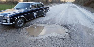 Λακούβα στον δρόμο/ Φωτογραφία: Eurokinissi- ΒΕΡΒΕΡΙΔΗΣ ΒΑΣΙΛΗΣ
