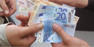 Δημοτικοί υπάλληλοι θα λάβουν αναδρομικά 13ο και 14ο μισθό -Μετά από δικαστική τους δικαίωση /Φωτογραφία: Εurokinissi