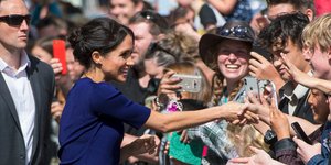 Η Μέγκαν Μαρκλ με σιθρου φούστα