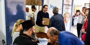 Η «ΑΠΟΣΤΟΛΗ» και ο Μασούτης γεμίζουν το τραπέζι δεκάδων άπορων οικογενειών