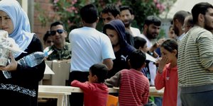 Μετανάστες μένουν σε δύσκολες συνθήκες στις δομές στα νησιά / Φωτογραφία: Eurokinissi