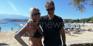 Κυριάκος και Μαρέβα για μπάνιο στο Μαράθι