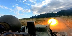 Σαρωτικά τα άρματα μάχης / Φωτογραφία: ΥΠΕΘΑ/ΔΝΣΗ ΕΝΗΜΕΡΩΣΗΣ