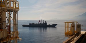 Τουρκική φρεγάτα συνοδεύει το πλωτό γεωτρύπανο «Πορθητής» -Φωτογραφία: AP Photo/Lefteris Pitarakis