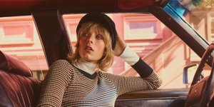 Μοντέλο με πουλόβερ /Φωτογραφία: Zara