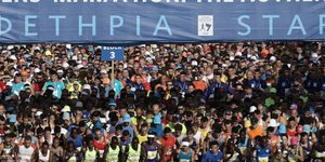 Στιγμιότυπο από την αφετηρία του 35ου Αυθεντικού Μαραθωνίου της Αθήνας / Φωτογραφία: InTime News