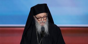 Ο Αρχιεπίσκοπος Αμερικής Δημήτριος παραμένει στον θρόνο του -Φωτογραφία: AP Photo/Lefteris Pitarakis