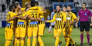 Πανηγύρισαν στην Ριζούπολη οι παίκτες του Αρη /Φωτογραφία: Εurokinissi