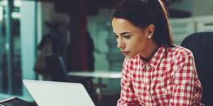 Μια γυναίκα δουλεύει