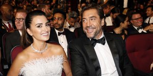 Η Πενέλοπε Κρουζ με τον Χαβιέ Μπαρδέμ στα Emmy Awards