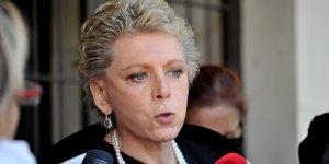 Η συγγραφέας και δημοσιογράφος Ελενα Ακρίτα- φωτογραφία intimenews