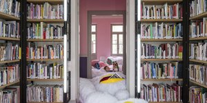 Στο νεοκλασικός κτήριο του Atopos CVC